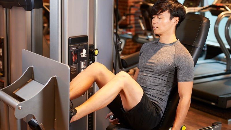 レッグプレスはスクワットのフォームが安定しない初心者でも取り組みやすい