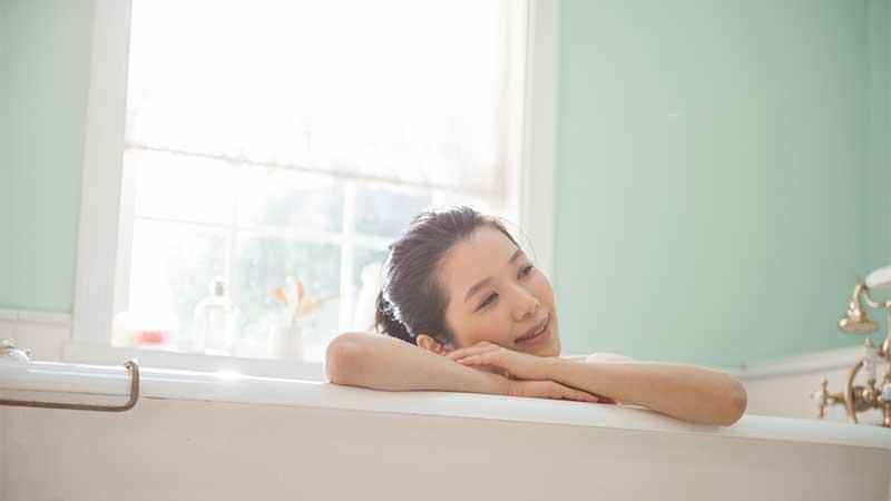 「入浴」が睡眠に与える２つの影響とは？