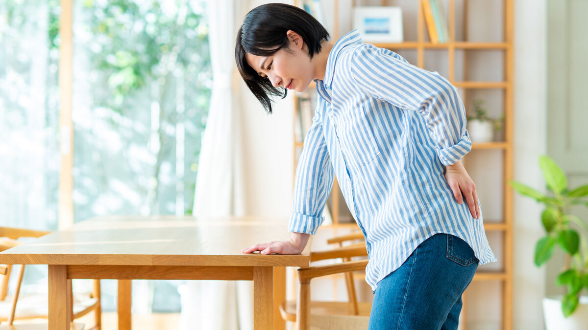 腰痛におすすめのストレッチ動画3選!即効性が期待できるツボも紹介