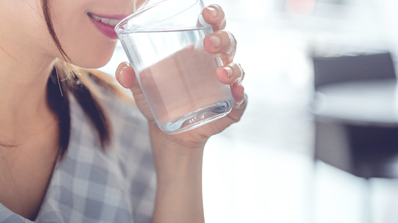 飲酒や食べる機会が増える季節!ウォーターローディングで代謝アップ!