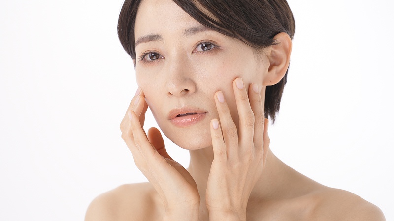 肌を気にする女性
