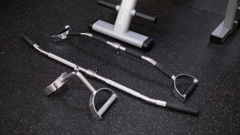 ラットプルダウン用の様々なアタッチメント